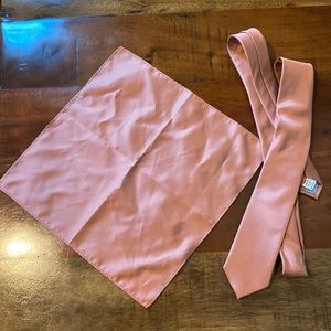 Birdy grey desert rose tie and handkerchief.